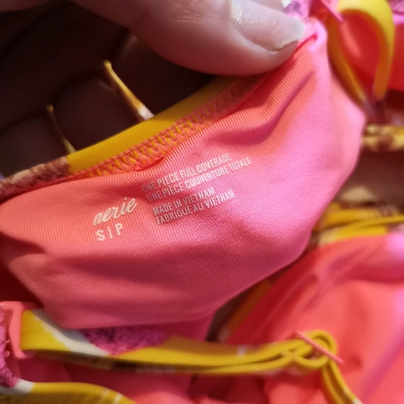 American Eagle Cut Out Runching Tie One Piece Baithing Suit - Picture 15 of 16